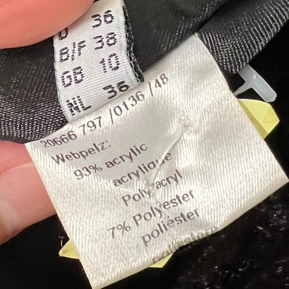 Fur Coat - Picture 4 of 5